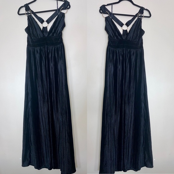 Beautiful Guess Velvet Maxi Dress - Picture 4 of 4